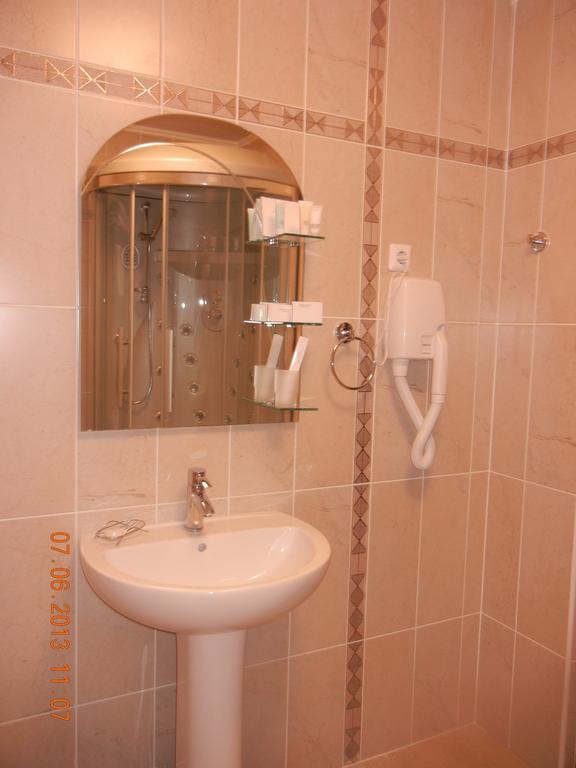 Mereke Hotel Ust-Kamenogorsk Room photo