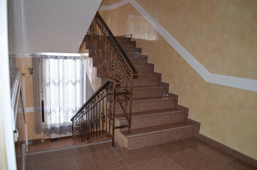 Mereke Hotel Ust-Kamenogorsk Exterior photo